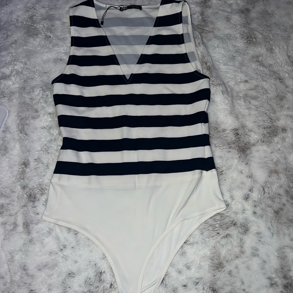 ZARA BODY SUIT size Medium